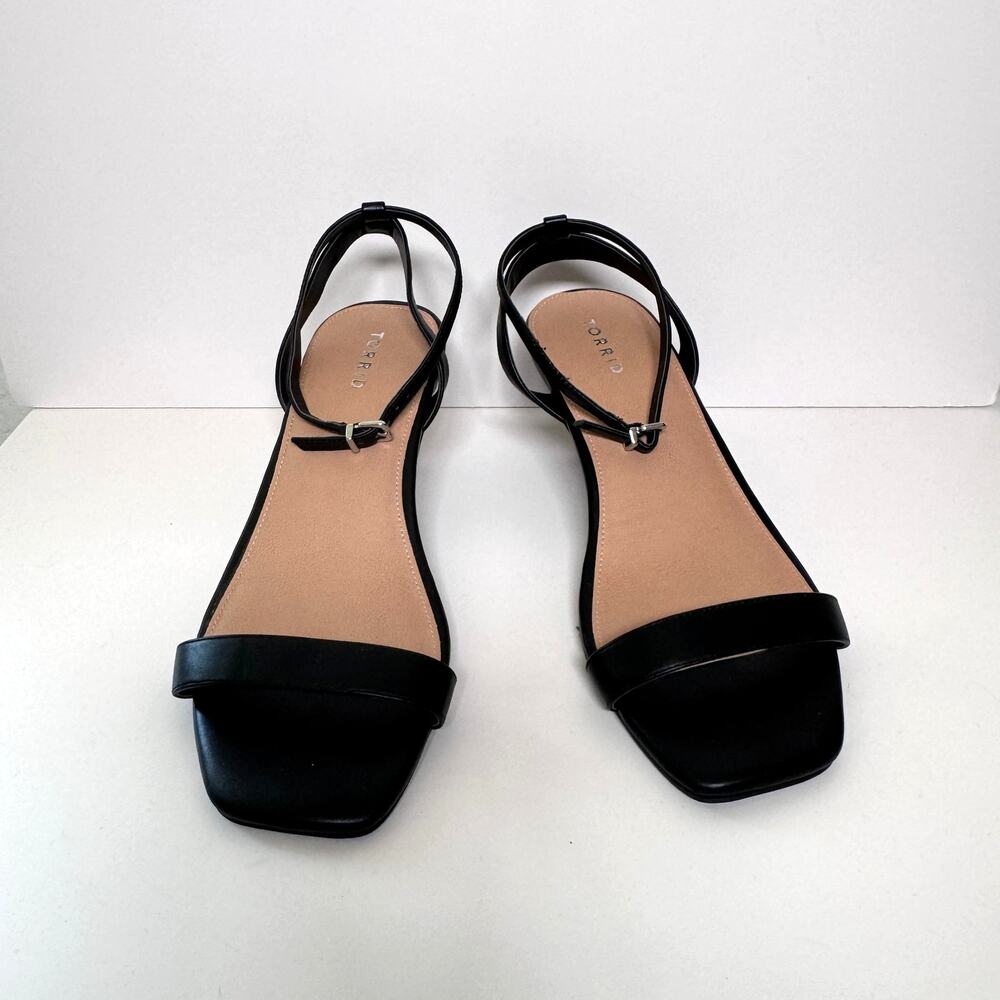 Torrid Womens Two Piece Kitten Heel Sandals Shoe Size 11WW Wide Vegan Black